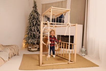 Kiipeilyteline PIENI TRAPEZE tikkailla, matto, ramppi, köysiistuin, voimistelurenkaat, keinuistuin, keinu puupalloilla